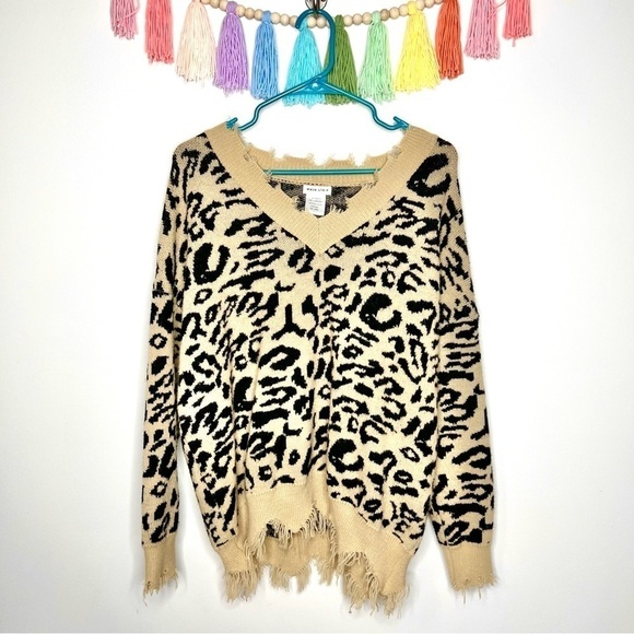 Main Strip Leopard Cheetah Distressed Fringe V-Neck Knitted Sweater Size Medium - Picture 11 of 13
